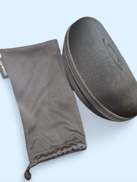 Oakley Accessories - Oakley Sunglasses Eyeglasses Hard Shell Zippered + Microfiber Cloth Bag